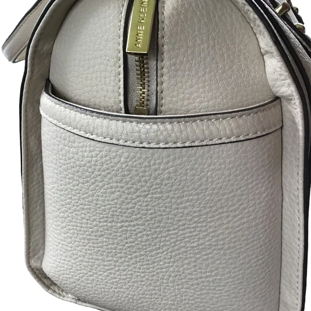 Anne Klein, vintage doctor bag/ tote bag, beige, medium size. - Picture 5 of 6